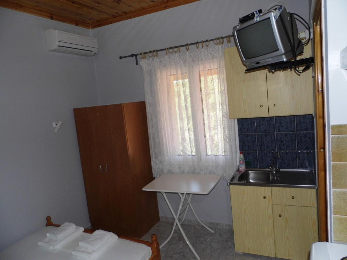 Villa Nefeli Loutsa  Ngoại thất bức ảnh