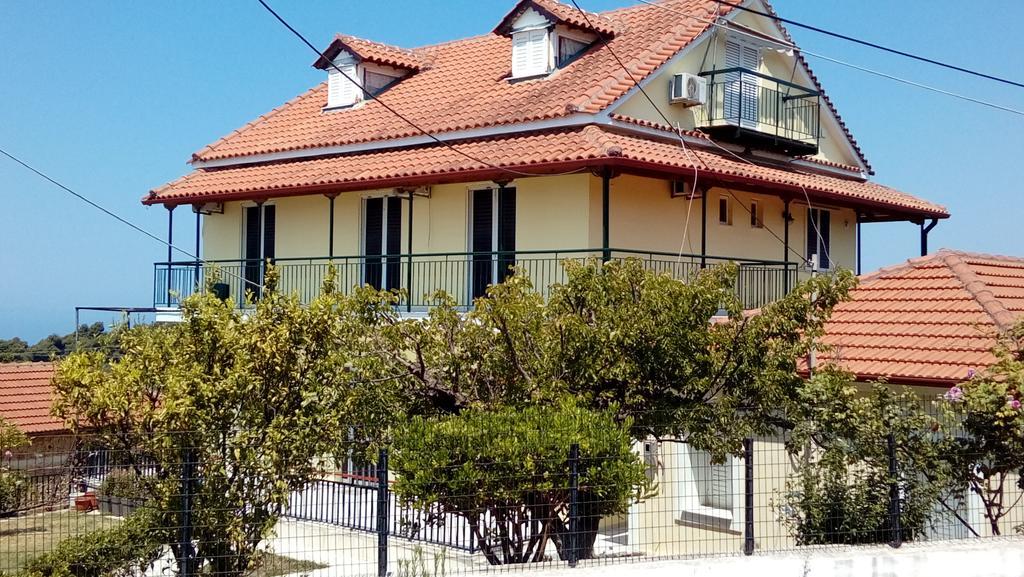 Villa Nefeli Loutsa  Ngoại thất bức ảnh